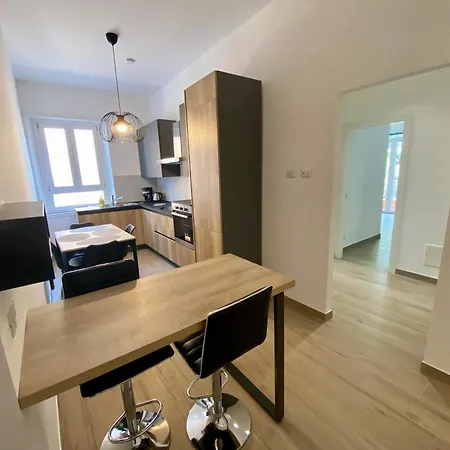 Le Primule - House For 4 People - Mirti, Metro C Apartment