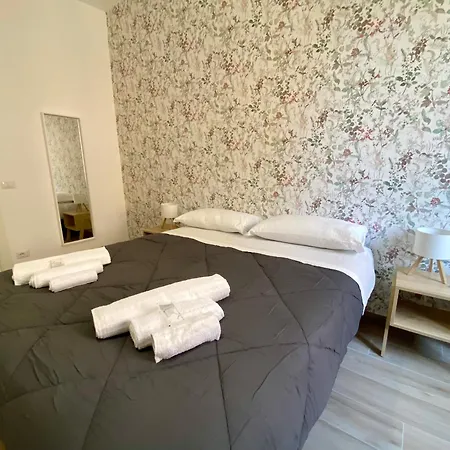 Apartment Le Primule - House For 4 People - Mirti, Metro C Rome