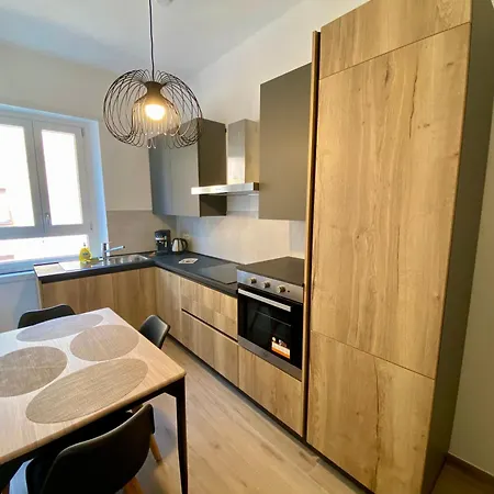 Le Primule - House For 4 People - Mirti, Metro C Apartment