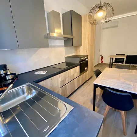 Le Primule - House For 4 People - Mirti, Metro C Apartment *